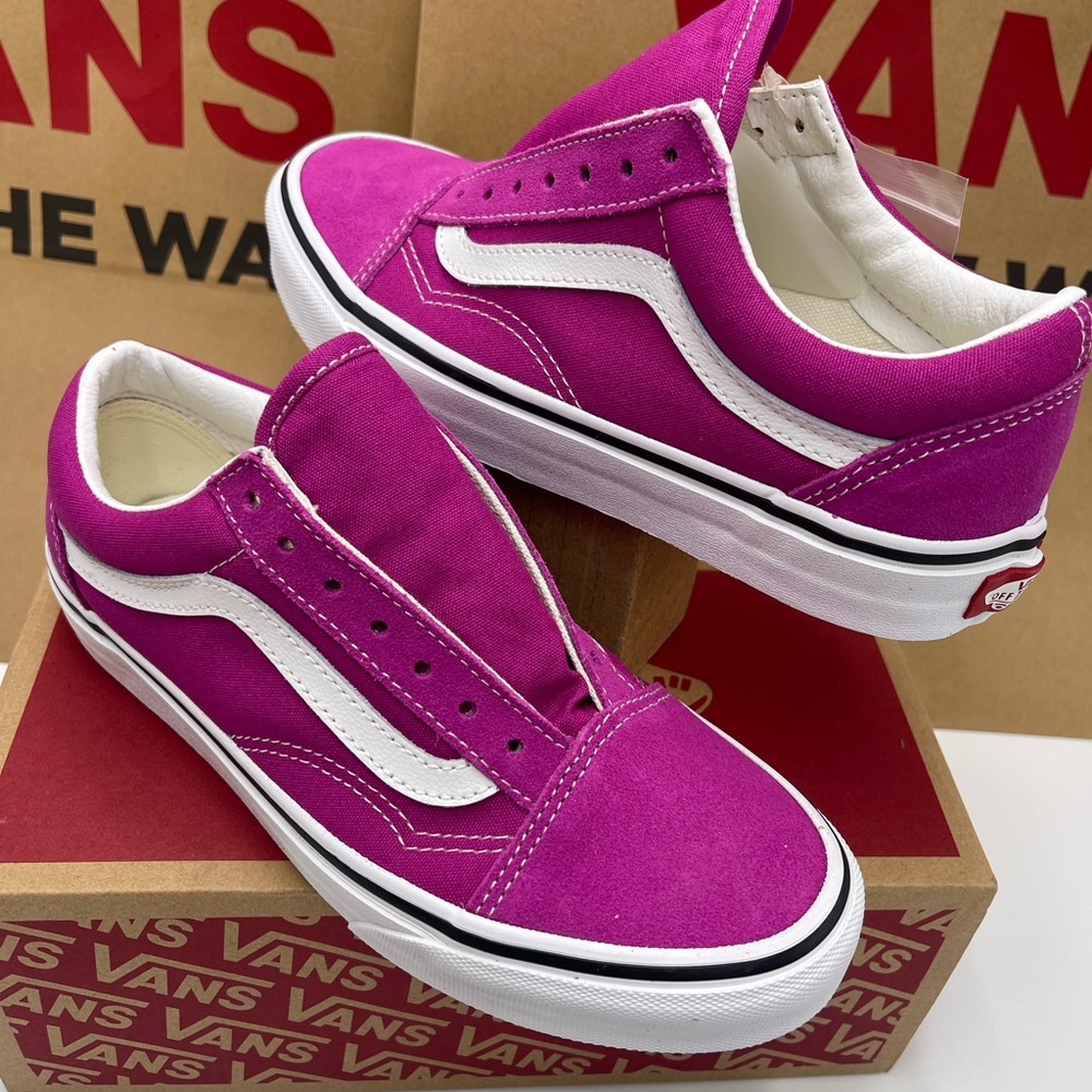 Vans Men’s Old Skool
Fuchsia Red/True White Sneakers 
VN0A5KRF8ZV - Picture 11 of 16